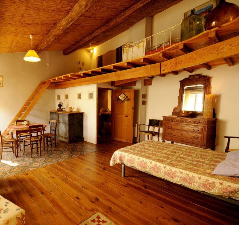 Отель La Vigne Bleue Olonzac Экстерьер фото